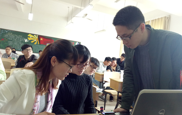 1489394767424496.jpg 2—学生现场硬件作品展示.jpg